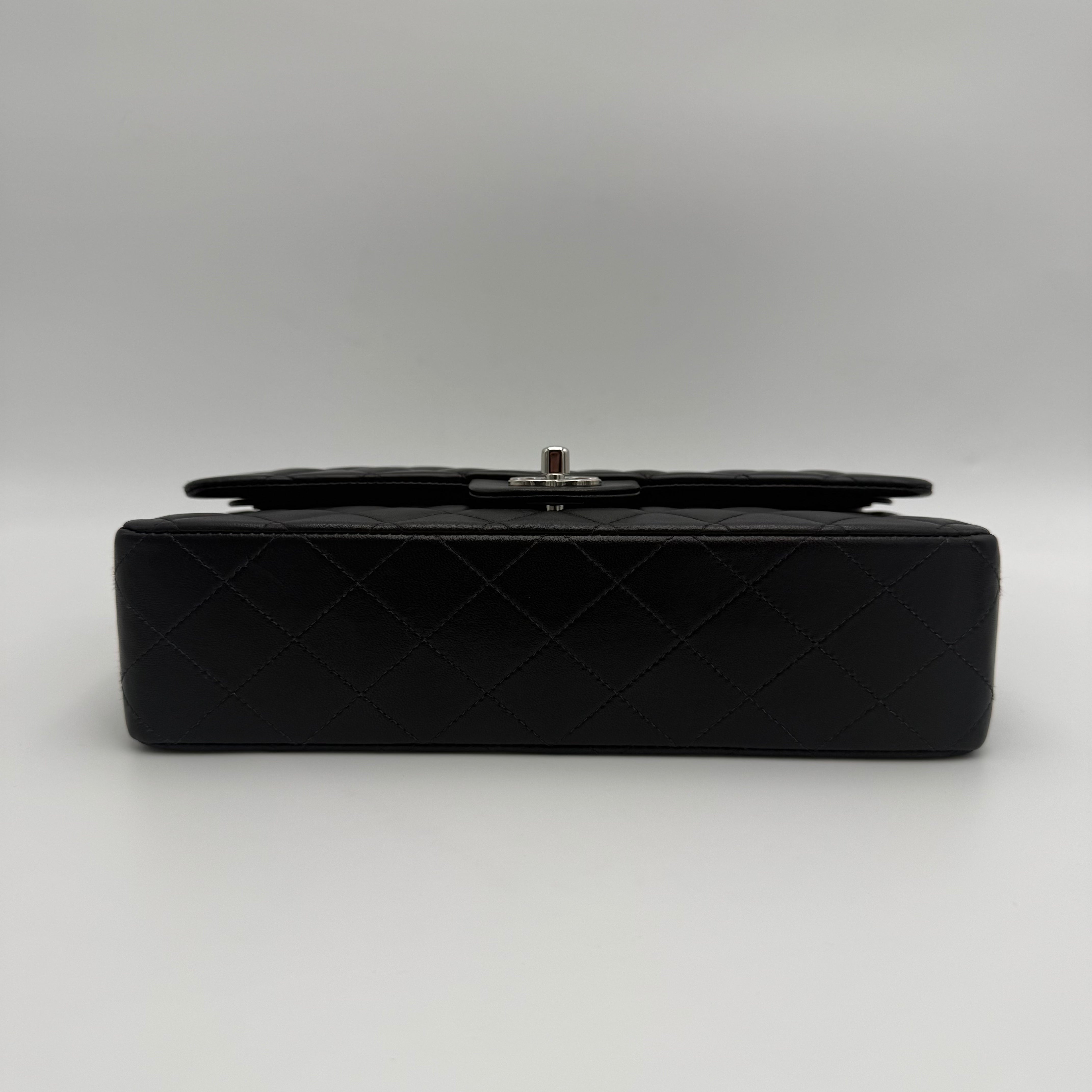 Chanel - Timeless - Noir